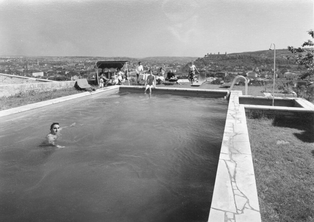 Aussenschwimmbad der Steinburg in den 50er Jahren